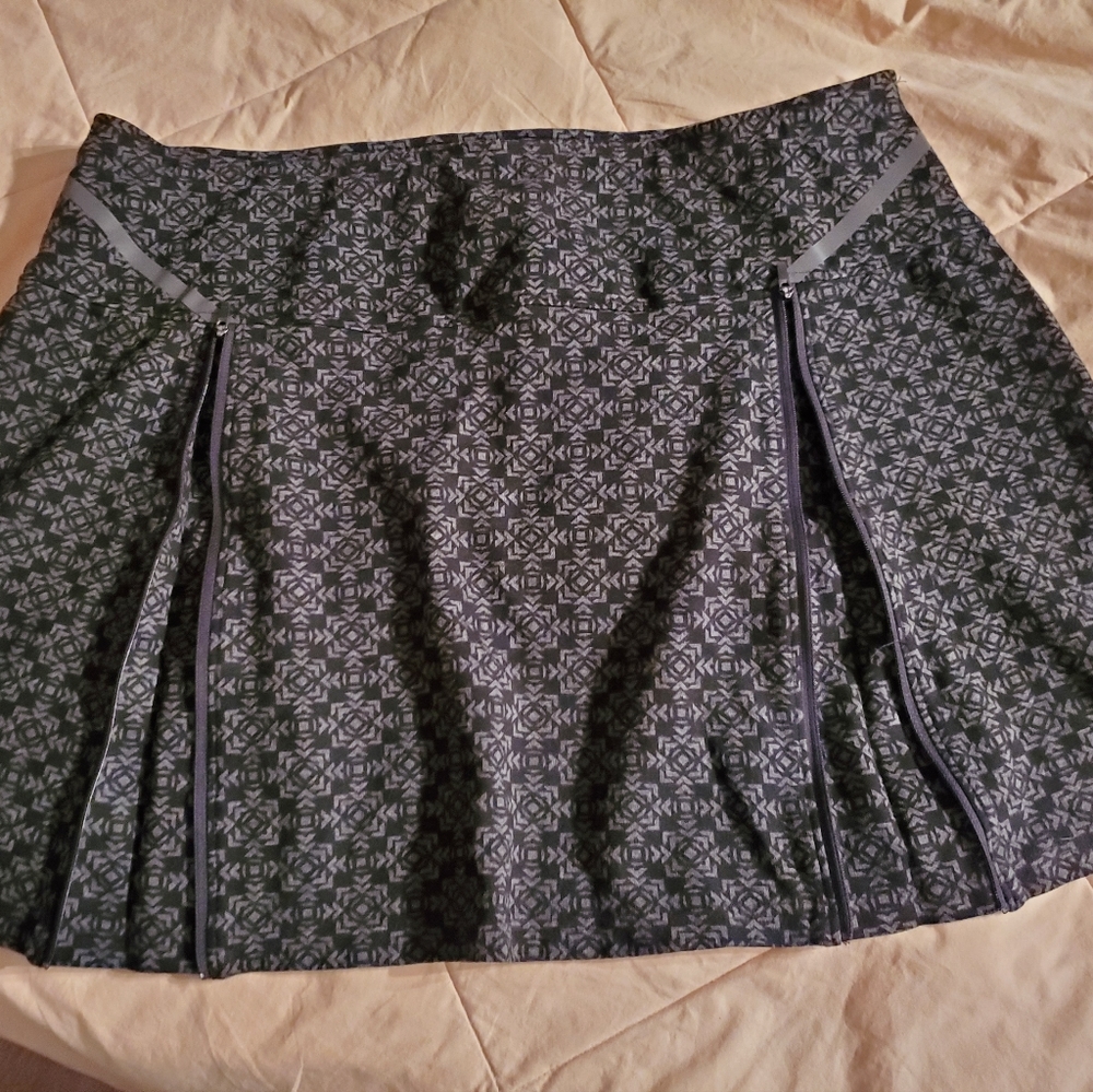 Title Nine Black and Gray Patterned Skirt